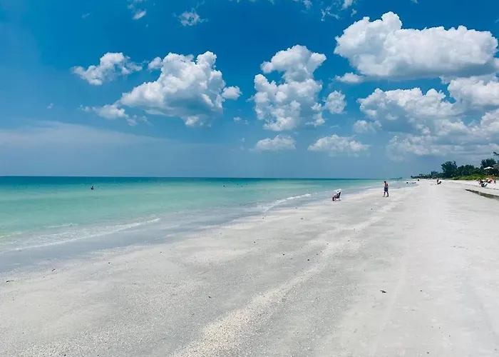 Charming Beachside Retreat #2 - Steps To The Clearwater Beach
