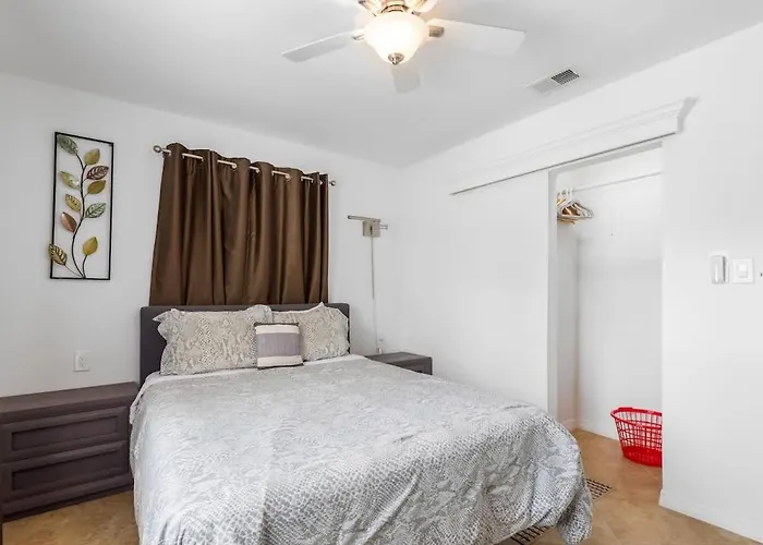 Charming Beachside Retreat #2 - Steps To The Clearwater Beach