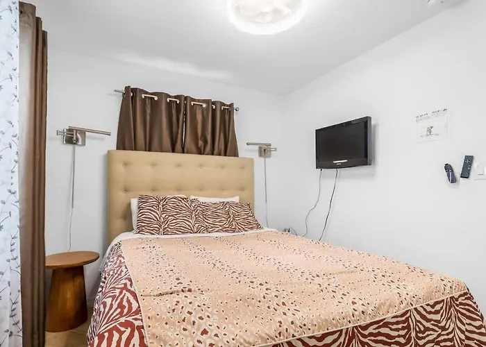 Charming Beachside Retreat #2 - Steps To The Ferienhaus Clearwater Beach